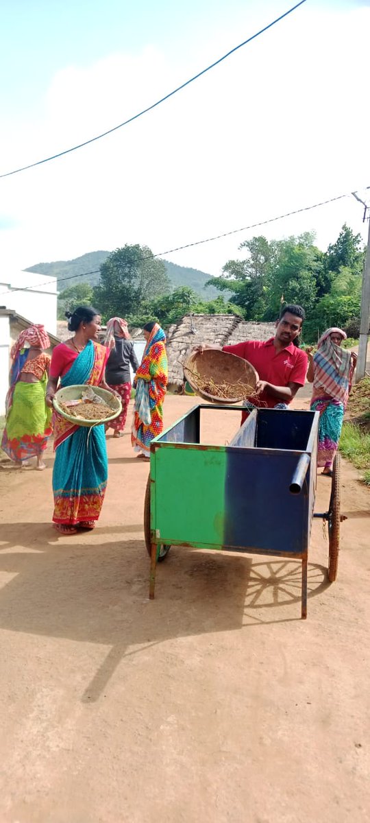 Ameda_GP's tweet photo. Door to door waste collection and mass cleanliness drive held at Ameda GP #bdorayagada #CDOGajapati
#DMGajapati #PRDWdept https://t.co/76xRV8V8w8