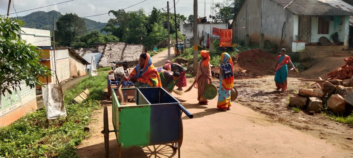 Ameda_GP's tweet photo. Door to door waste collection and mass cleanliness drive held at Ameda GP #bdorayagada #CDOGajapati
#DMGajapati #PRDWdept https://t.co/76xRV8V8w8