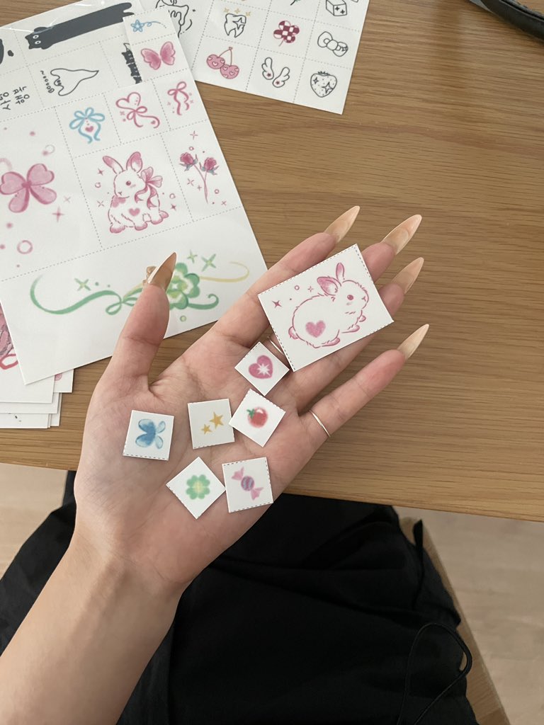 imlazystudios's tweet image. 타투아티스트 서로님의 귀여움 가득한 타투를 타투스티커로 그대로 경험해보세요! 🐰🩷
 
✧ SEORO 04

🇰🇷 lazystudios.co.kr/ALL/?idx=3600
🌏 lazystudiosglobal.com/ALL/?idx=3600

#temporarytattoo #타투스티커 #tattoosticker