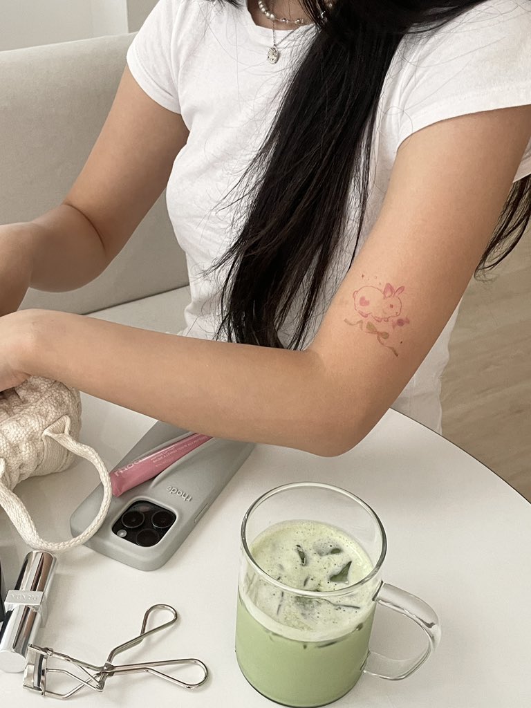 imlazystudios's tweet image. 타투아티스트 서로님의 귀여움 가득한 타투를 타투스티커로 그대로 경험해보세요! 🐰🩷
 
✧ SEORO 04

🇰🇷 lazystudios.co.kr/ALL/?idx=3600
🌏 lazystudiosglobal.com/ALL/?idx=3600

#temporarytattoo #타투스티커 #tattoosticker