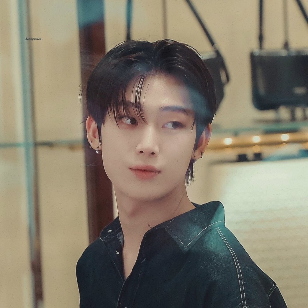 woodzjeon's tweet image. saints don&apos;t cross — sunsun au

dealing with saint bonifacio (sn) isn&apos;t easy. he&apos;s too hot to handle; too wild to tame. a bird you could never cage. a storm no one could weather.

until cross sandoval (sh) showed up and stayed calm in the storm like he was the eye of it.