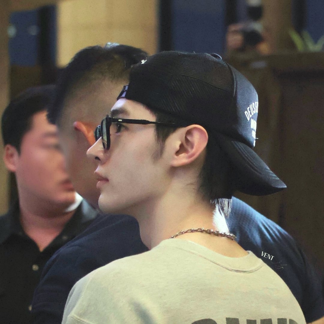 woodzjeon's tweet image. saints don&apos;t cross — sunsun au

dealing with saint bonifacio (sn) isn&apos;t easy. he&apos;s too hot to handle; too wild to tame. a bird you could never cage. a storm no one could weather.

until cross sandoval (sh) showed up and stayed calm in the storm like he was the eye of it.