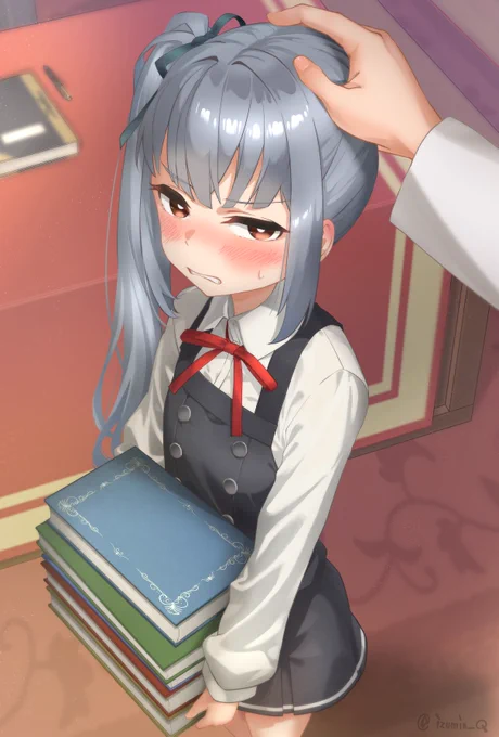 まあ、荷物持ってない時でも撫でるんやけどなヌヘヘヘ 霞「覚えてなさいよ・・・」 #艦隊これくしょん
