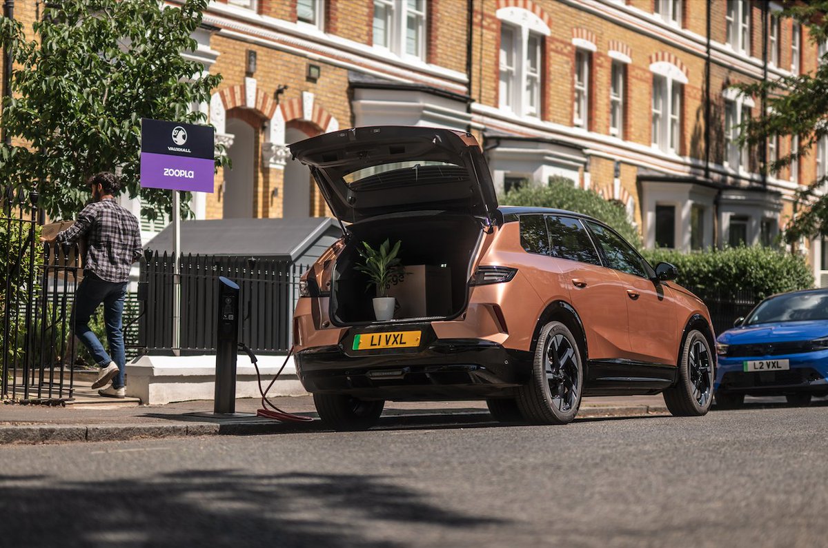 ⚡🔑 Keys? Check. Charger? Double check.

We all know moving house is a big deal – but if you’re driving electric, it’s not just about bedrooms and broadband anymore… it’s about charging too. ⚡🏡

That’s why we’re plugging in with  Motors Ltd and their Electric Streets of