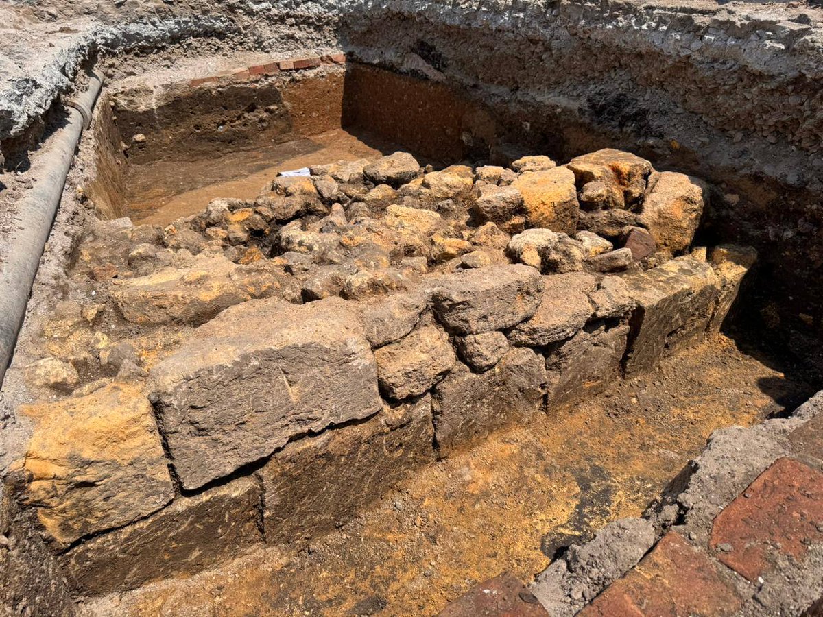 UATV_en's tweet photo. Archaeologists in Odesa have discovered the site of Hadzhibey Castle, once again disproving the theory that the city was founded by Russian Empire.

The castle had been searched for almost 200 years. Excavations on Primorsky Boulevard uncovered 18th-century Ottoman bronze, walls. https://t.co/8Qu7ZFfMPu