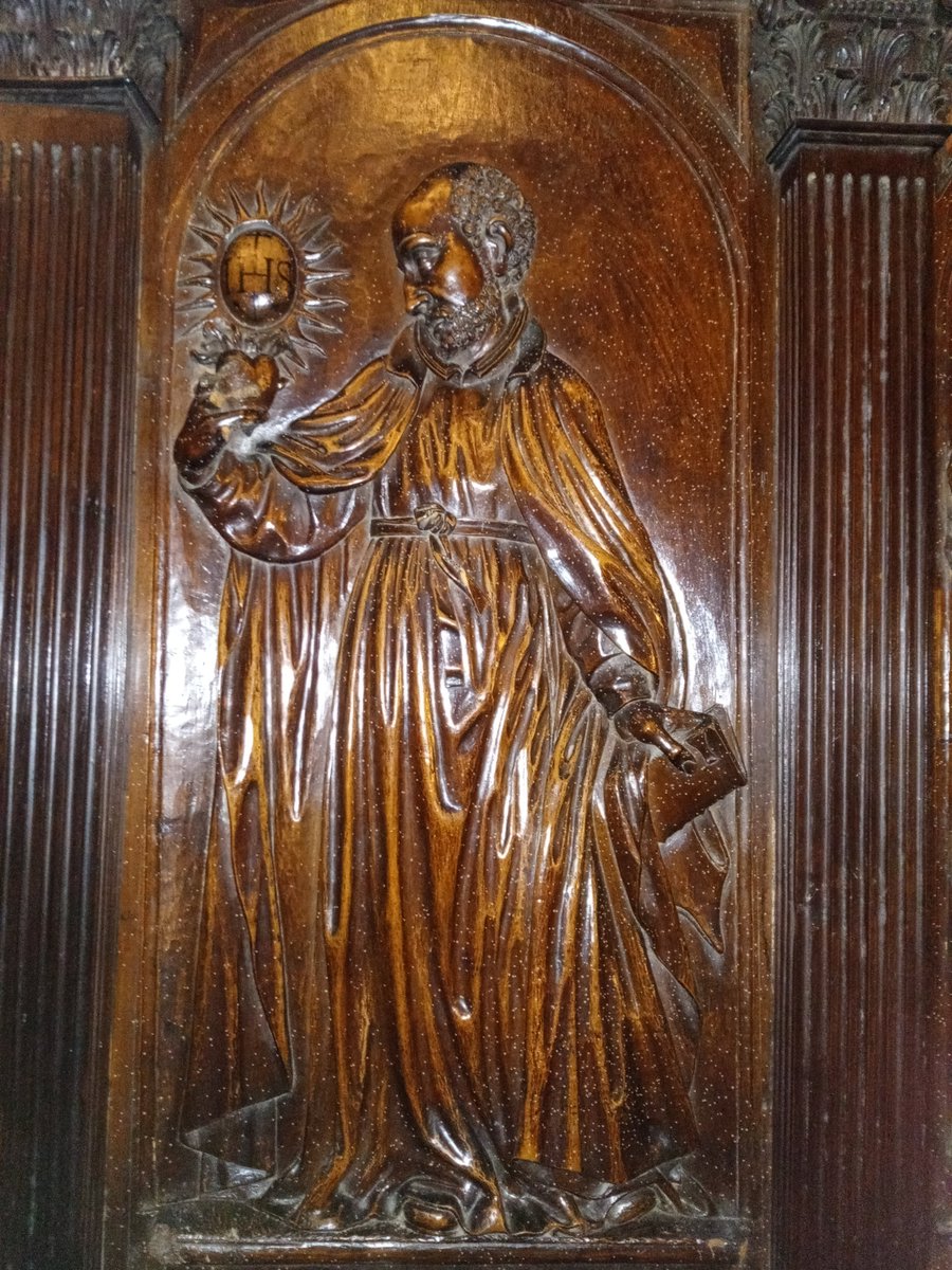 Hoxe celébrase o día de San Ignacio de Loyola, fundador da Compañía de Jesús.
Este santo morreu o 31 de xullo de 1556, apenas 60 anos despois Francisco de Moure representouno no coro de madeira da Catedral de Lugo.
Unha xoia 😍😍