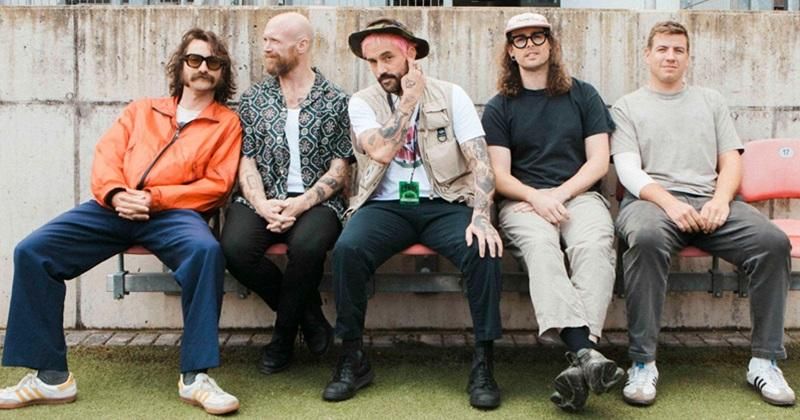 IDLES share Rabbit Run from Darren Aronofsky’s new movie Caught Stealing live4ever.uk.com/idles-rabbit-r…