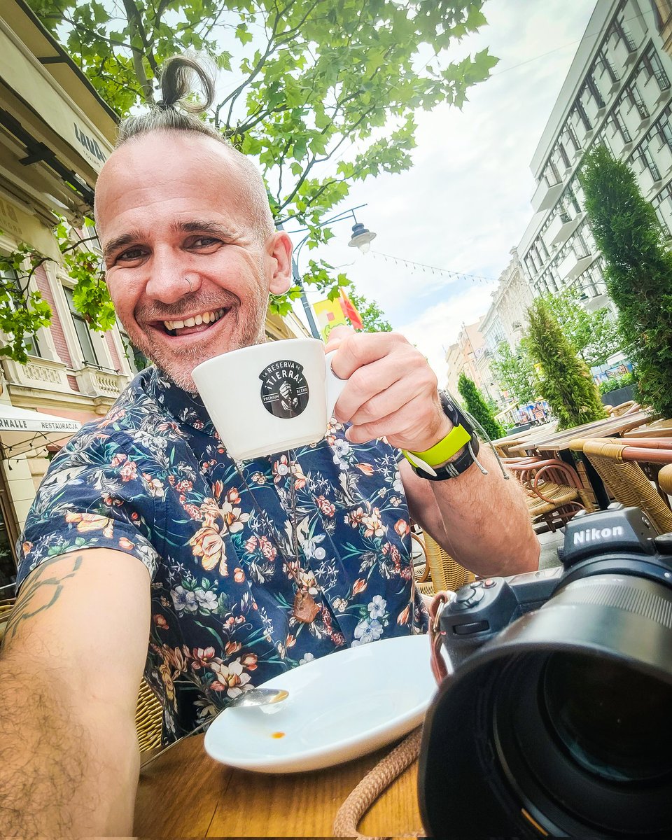 ArekGmurczyk's tweet photo. Dzień dobry #Łódź 👋 Od lat (nie tylko śluby) fotografuję tak w Polsce jak i na świecie-gdzie tylko zechcecie 🤭  W dowolnym miejscu  wykonam dla Was każdego rodzaju reportaż ale i bez problemu zorganizuję Wam od A do Z np sesje studyjną Waszego zespołu w pracy 👋 https://t.co/mnCBgMJEXN