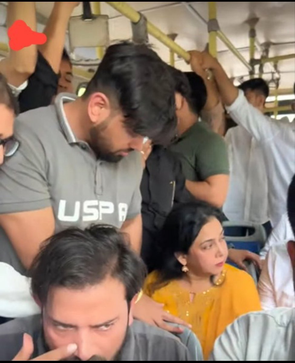 VA76635's tweet photo. हमने तो पढ़| था कि भारत एक लोकतांत्रिक देश है,
पर आज देखा — सच बोलने पर हमारे शिक्षक को बस में भरकर उठा लिया गया।
क्या अब शिक्षक भी अपराधी बन गए?
हमारे अधिकार छीने जा रहे । अब नहीं बोले, तो कल बोलने का हक़ भी नहीं बचेगा।
#SSCVendorFailure #SSC_System_Sudharo #SSCMisManagement https://t.co/LCRCJnqE96
