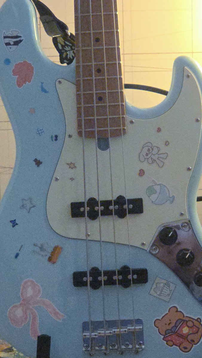 기타 펜던트를 생각보다 좋아해 주시네요!
모델은 이 친구입니다..🎸