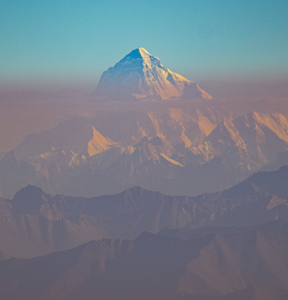 A rare view of K2 from the summit of Mount Kun in Ladakh

2025 could turn out to be the first time that K2 won't see a summit due to a lack of snow! Many bare exposed rocks and rock falls.

📸: Rahul Chauhan