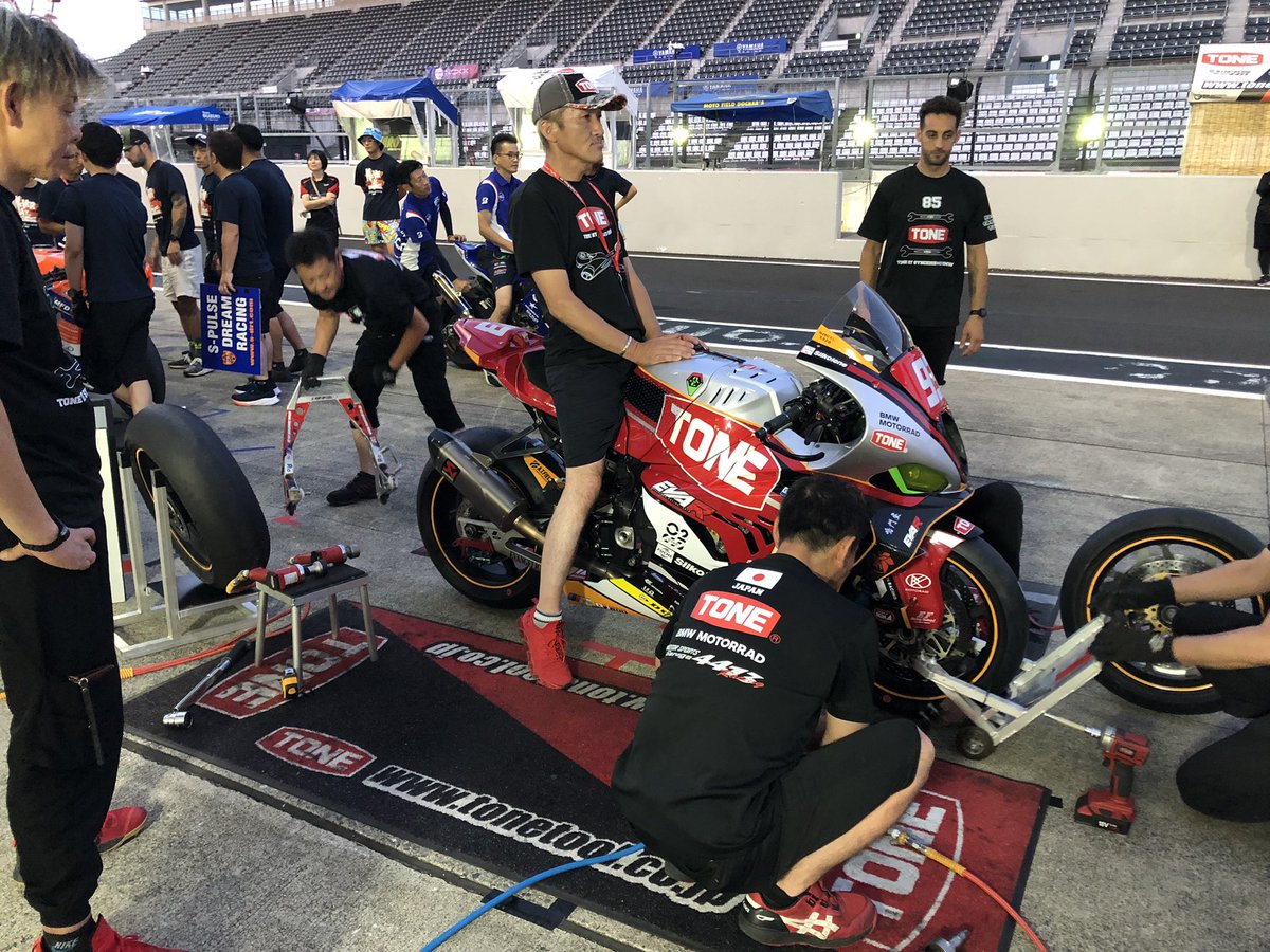 syncedge4413's tweet image. タイヤ交換練習なう
#TONERTSYNCEDGE4413BMW #tonetool #tone株式会社 #ロードレース #バイク好きな人と繋がりたい  #工具 #鈴鹿8耐