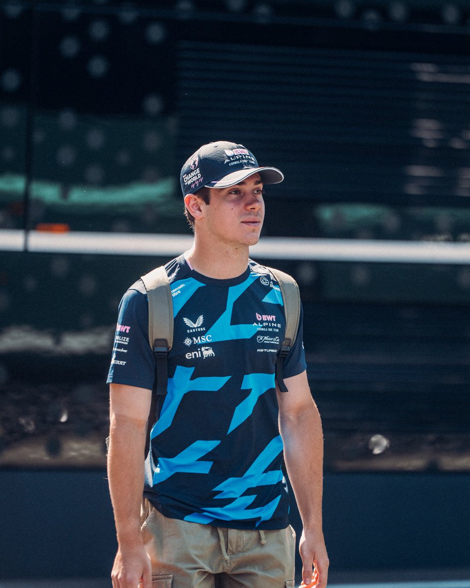 AlpineF1Team's tweet image. Morning @FranColapinto 👋

Straight to work with the team 👊