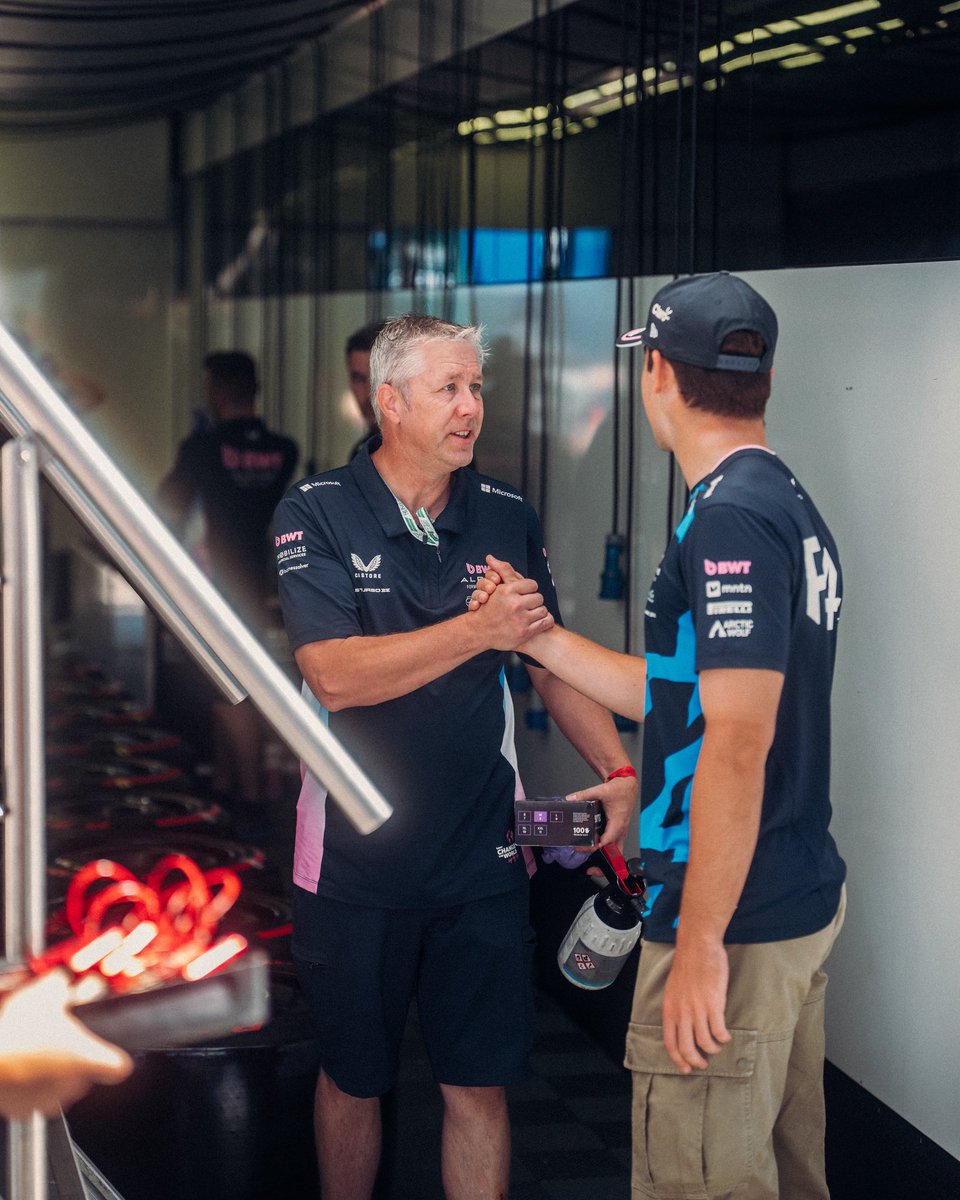 AlpineF1Team's tweet image. Morning @FranColapinto 👋

Straight to work with the team 👊