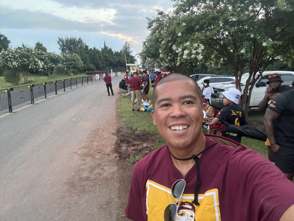 TailgateTed's tweet image. Camp opens in an hour and a half and fans are already lined up 100+ deep
#RaiseHail