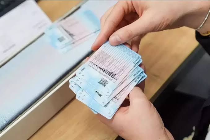 Bugün ehliyet yenilemede son gün!
Ancak nüfus müdürlüklerindeki yoğunluk, sürenin yeterli olmadığını açıkça gösteriyor.
Yetkililerin, vatandaşın mağdur olmaması için ek süre tanıması yerinde olacaktır.
#EhliyetYenileme #MağduriyetOlmasın
<a href="/TC_icisleri/">T.C. İçişleri Bakanlığı</a> <a href="/AliYerlikaya/">Ali Yerlikaya</a>