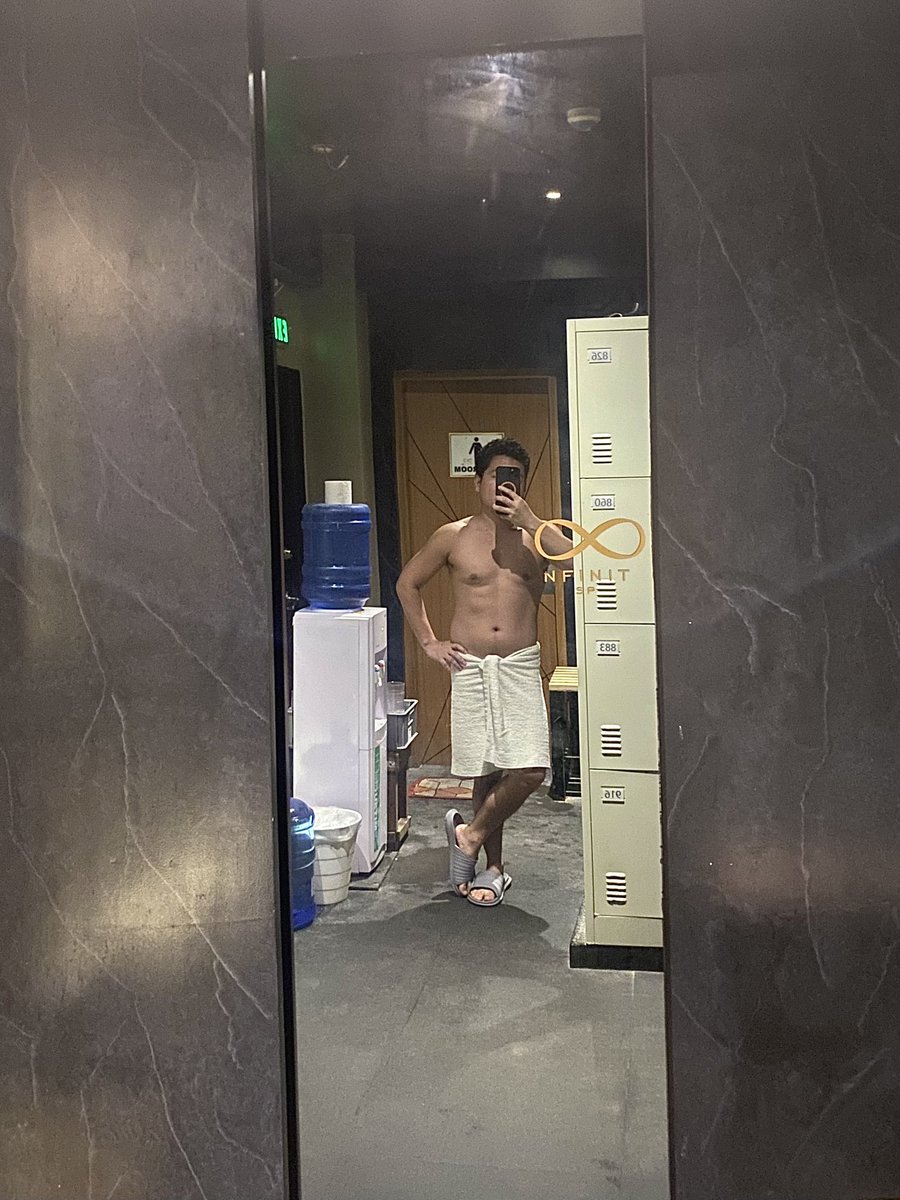 Wala pa namang Chocolate Party sa <a href="/infinity_spa_ph/">Infinity Spa</a> Makati pero bakit dinilaan nyo na ko? 😅