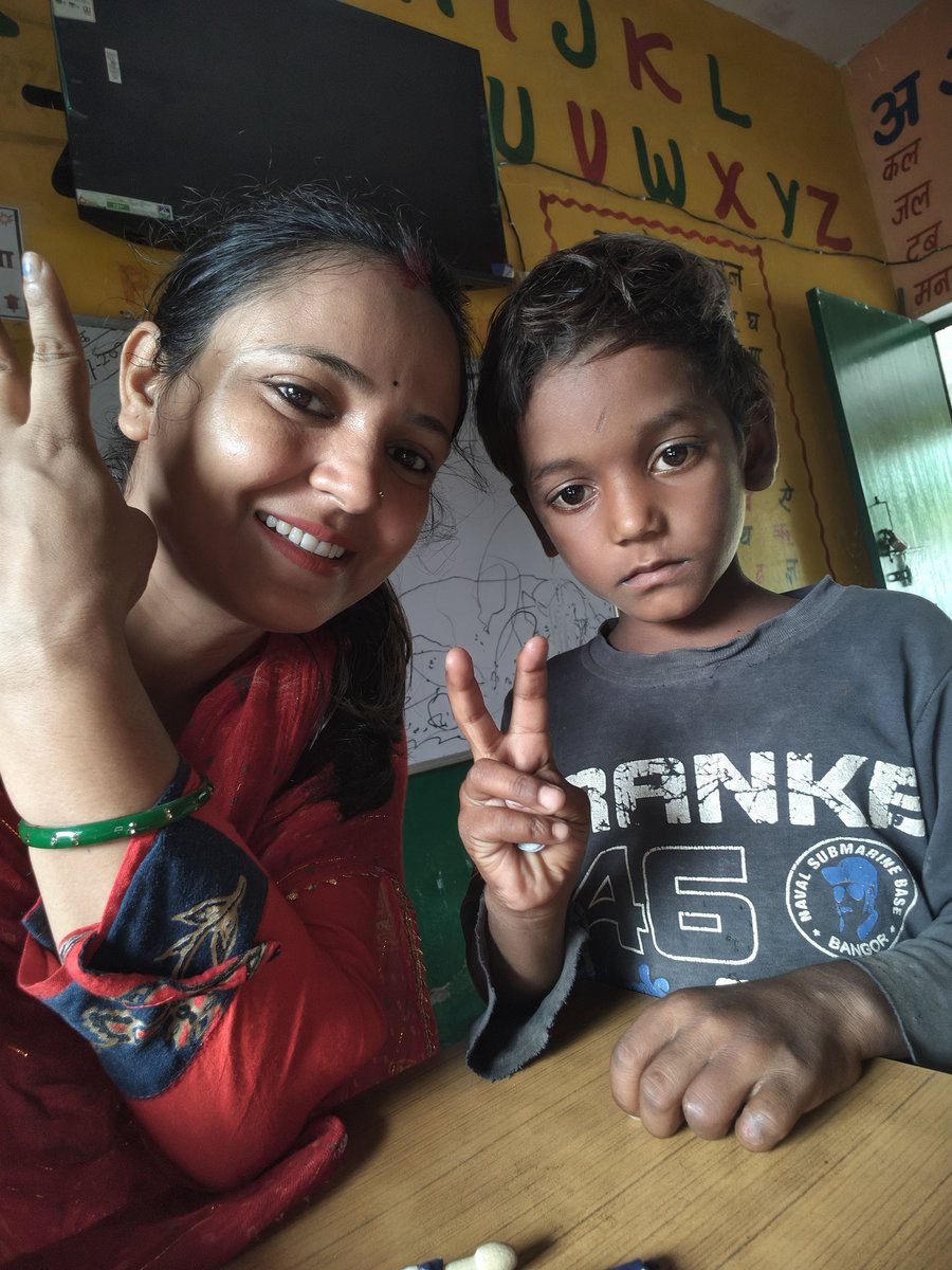 Victory sign ✌️ for??
कोई बता सकता है..आज क्या खास था...