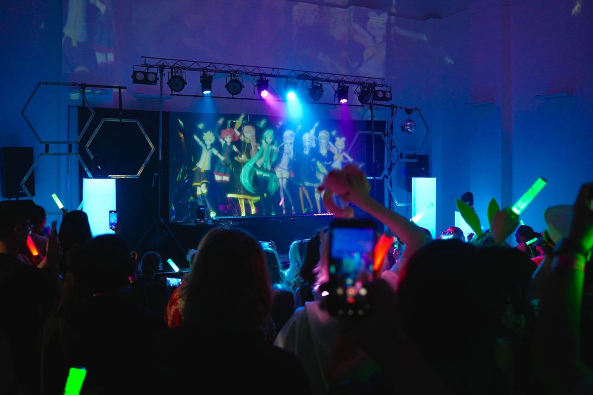 Vocafest at Virtual Theatre was a blast!!!
What was your favourite moment? ✨💙

📷 mo_tography23 (IG)

☆ Vocafest is a fan-run holographic Vocaloid concert series based in the UK entirely organised by enthusiasts!