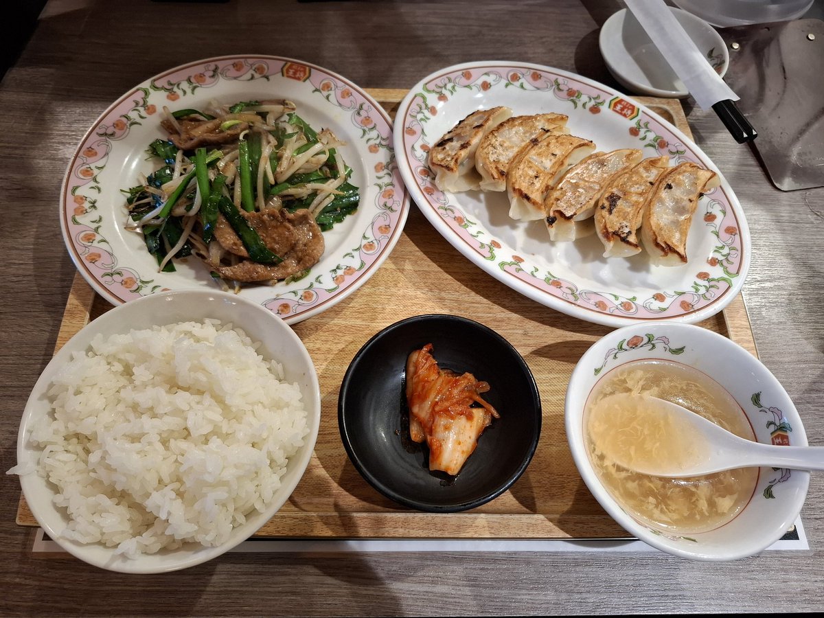 おつかレバニーラ🎵
今夜は餃子の王将でレバニラ炒めと餃子
餃子は王将が一番美味しくて好きです

鰻パーティーやってる人がいる
俺も食いたい😁