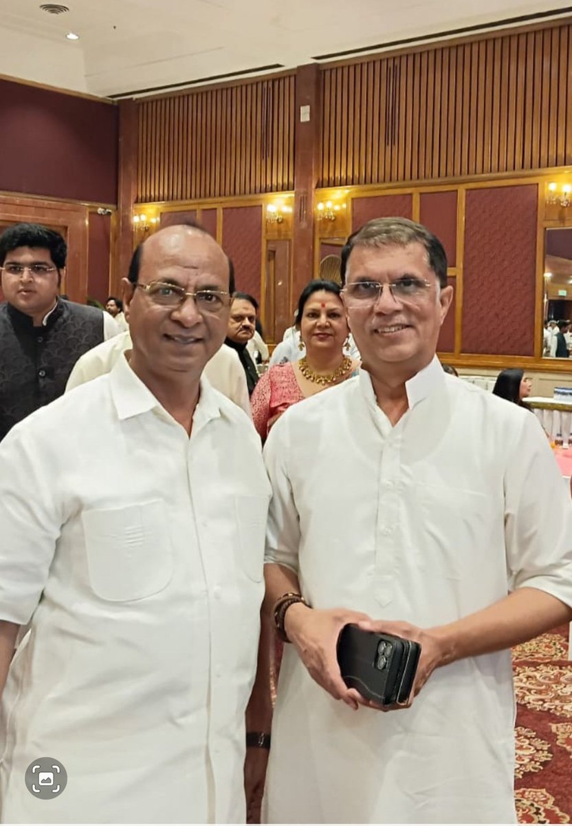 भारतीय राष्ट्रीय कांग्रेस मीडिया व पब्लिसिटी विभाग के राष्ट्रीय चेयरपर्सन 
श्री @Pawankheda जी को जन्मदिन की हार्दिक शुभकामनाएँ। ईश्वर आपको सदैव स्वस्थ एवं दीर्घायु जीवन प्रदान करें💐🙏
