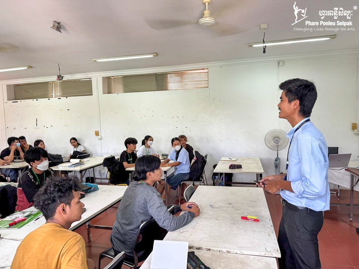 Working Smarter: Delegation Skills for Young Artists 

🙏 Big thanks to Mr. Otdom for inspiring our young artists with your time, tips, and encouragement! 🚀 

#VAAS #PharePonleuSelpak #LifeSkills #Entrepreneurship #Delegation