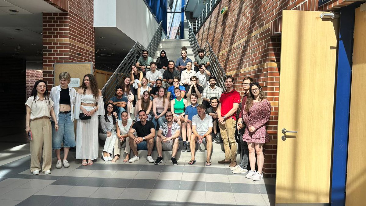 40 students. 5 days. Real challenges! 🚊🌍

The 2025 Budapest Urban Mobility Summer School saw bold ideas bloom, from a tram-based night parcel delivery system (Team Orbit 🚀) to walk-to-win apps &amp; rural ride-sharing. 

eiturbanmobility.eu/summer-winter-…

Mobility is in good hands! 🙌
