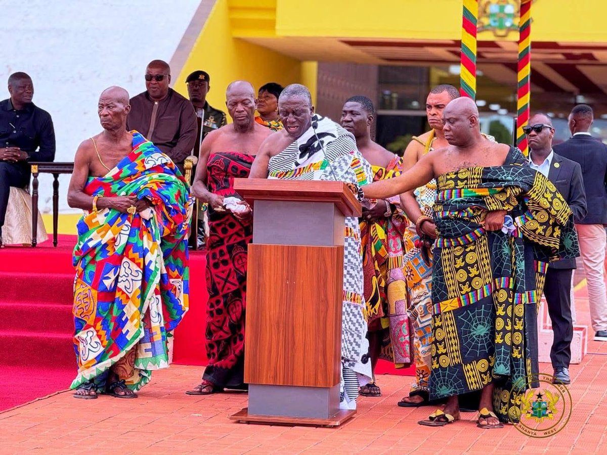 ArmahKofiBuah's tweet photo. Yesterday , the Western Regional House of Chiefs, led by Nana Kobina Nketsia V ,Paramount Chief of the Essikado Traditional Area, alongside the various paramount chiefs, divisional chiefs, and government officials from the Western Region, paid a courtesy visit to H.E. President John Dramani Mahama at the Flagstaff House.  

The visit served as an opportunity to extend goodwill to the President and engage in constructive discussions on the development of the Western Region. 

President Mahama reaffirmed his steadfast commitment to driving transformation within in the Western Region, given its strategic importance.