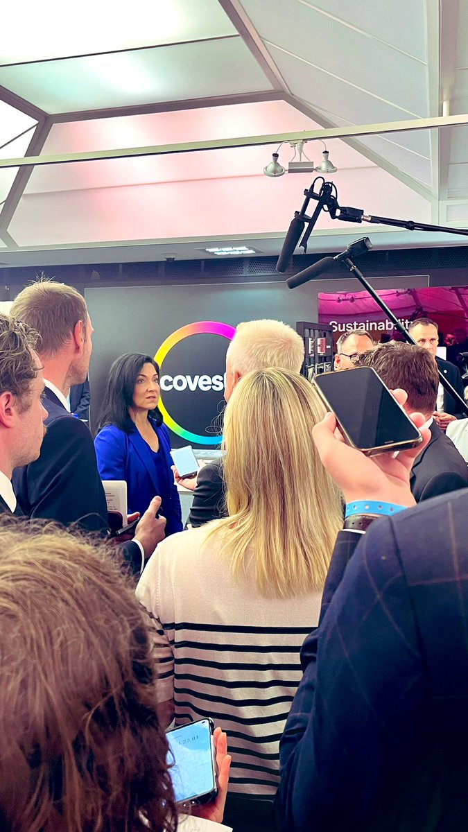 HEUTE: BMin Reiche zu Besuch bei <a href="/covestro/">Covestro</a>. Sie unterstreicht den Beitrag d. Chemieindustrie für die gesamte Wirtschaft und fordert faire Rahmenbedingungen, Technologieoffenheit sowie Ende der Verbotspolitik. Eine starke Chemie ist wichtig f. Wachstum &amp; Wohlstand. #Sommerbesuche