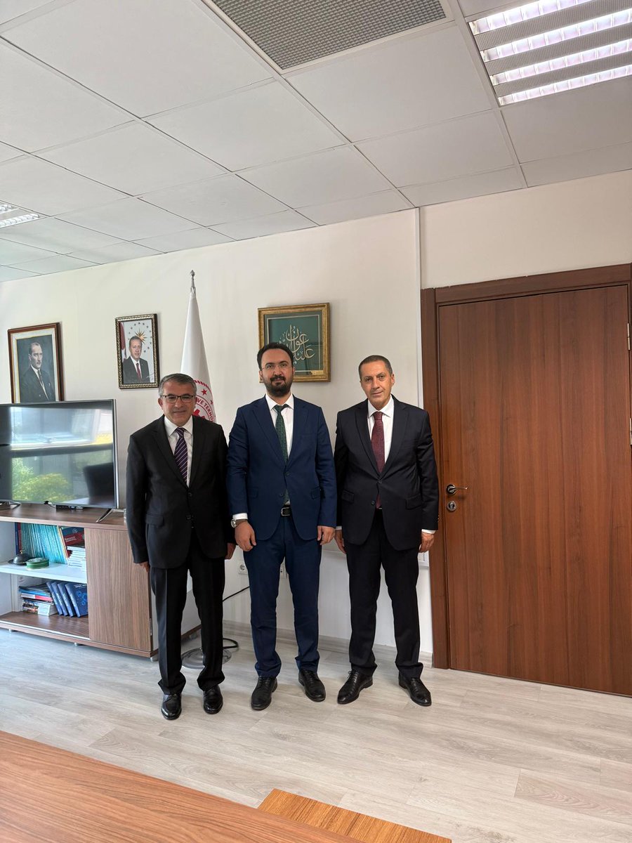 VANOSB (@osbvan) on Twitter photo YÖNETİM KURULU BAŞKANIMIZ SN: MEMET ASLAN; YÖNETİM KURULU BAŞKAN VEKİLİMİZ SN: YAŞAR ŞEN İLE T.C SANAYİ VE TEKNOLOJİ BAKANLIĞI GENEL MÜDÜR YARDIMCISI SN: DR. İSMAİL MUSAB GÜLAÇAR'I MAKAMINDA ZİYARET ETTİLER.
<a href="/TCSanayi/">Sanayi ve Teknoloji Bakanlığı</a>
<a href="/Osbuk_org/">Organize Sanayi Bölgeleri Üst Kuruluşu</a>
<a href="/memetaslanOSB/">Memet Aslan</a>
<a href="/YasarSen30/">Yaşar Şen</a>
<a href="/beysangid/">Veliözbey</a> YÖNETİM KURULU BAŞKANIMIZ SN: MEMET ASLAN; YÖNETİM KURULU BAŞKAN VEKİLİMİZ SN: YAŞAR ŞEN İLE T.C SANAYİ VE TEKNOLOJİ BAKANLIĞI GENEL MÜDÜR YARDIMCISI SN: DR. İSMAİL MUSAB GÜLAÇAR'I MAKAMINDA ZİYARET ETTİLER.
<a href="/TCSanayi/">Sanayi ve Teknoloji Bakanlığı</a>
<a href="/Osbuk_org/">Organize Sanayi Bölgeleri Üst Kuruluşu</a>
<a href="/memetaslanOSB/">Memet Aslan</a>
<a href="/YasarSen30/">Yaşar Şen</a>
<a href="/beysangid/">Veliözbey</a>