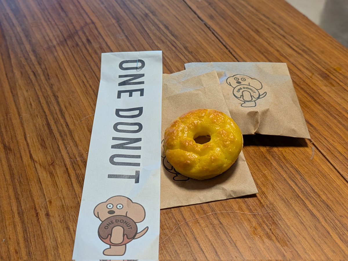 t_fraaan's tweet photo. 会社の近くに出来た、ドーナツ屋さん
犬用ドーナツも売ってる
奥さんがしょっちゅう買ってる
#ONEDONUT https://t.co/2i26FkSHRy