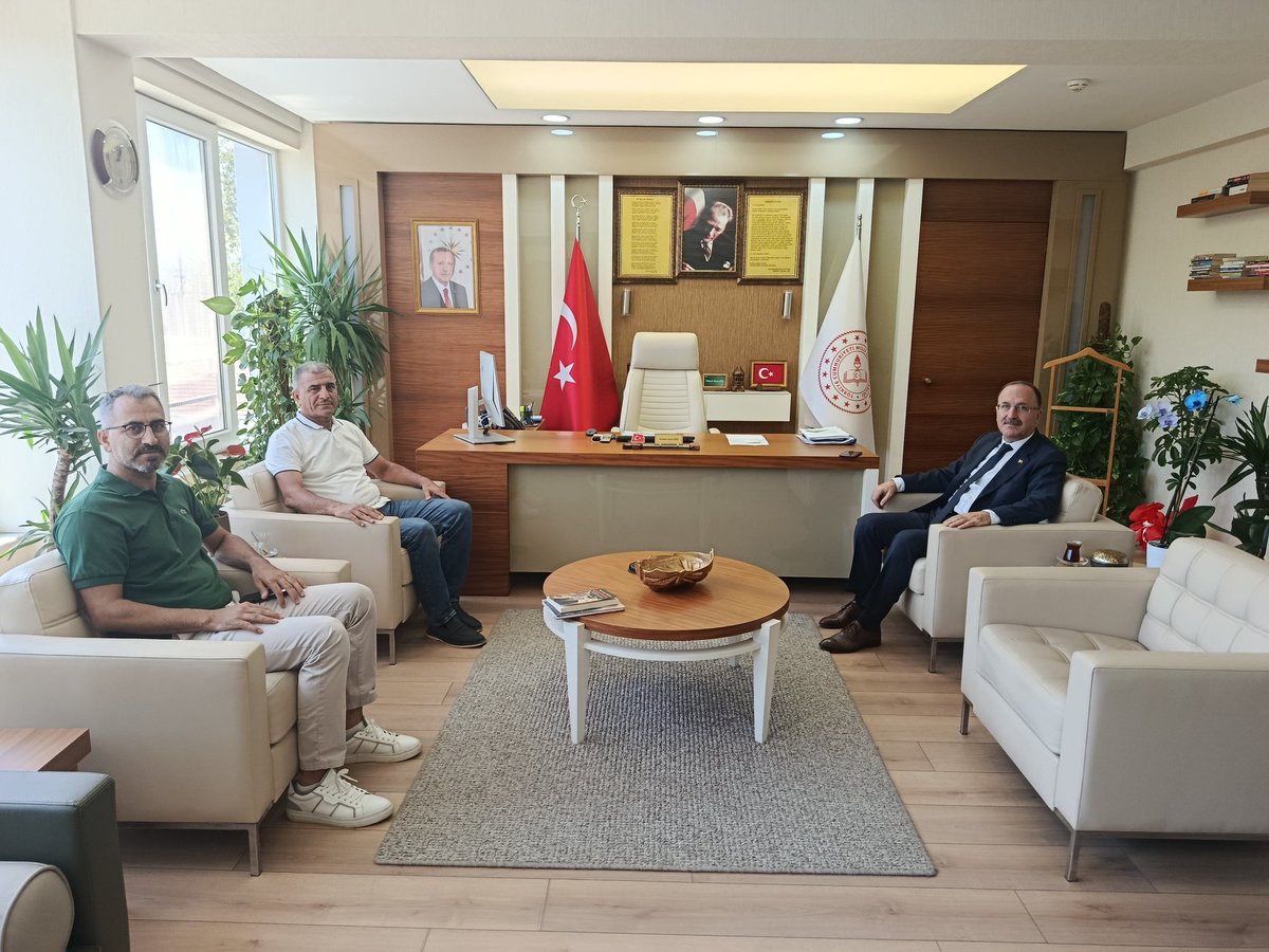 Antalya İl Milli Eğitim Müdürü değerli dostum  Mehmet Yasin Eriş Müdürümüze hayırlı olsun ziyaretinde bulunduk.İlgi ve alakaları için Değerli Müdürümüze teşekkür ederiz.
