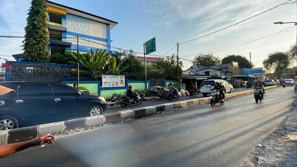17.12 #LalinSonora

Jl. Palmerah Barat arah Rawabelong padat dari Kompas sampai kampus Widuri, selebihnya berjalan lancar. Arah sebaliknya ramai lancar. Cuaca cerah berawan. <a href="/cakuelemes/">wicak</a>