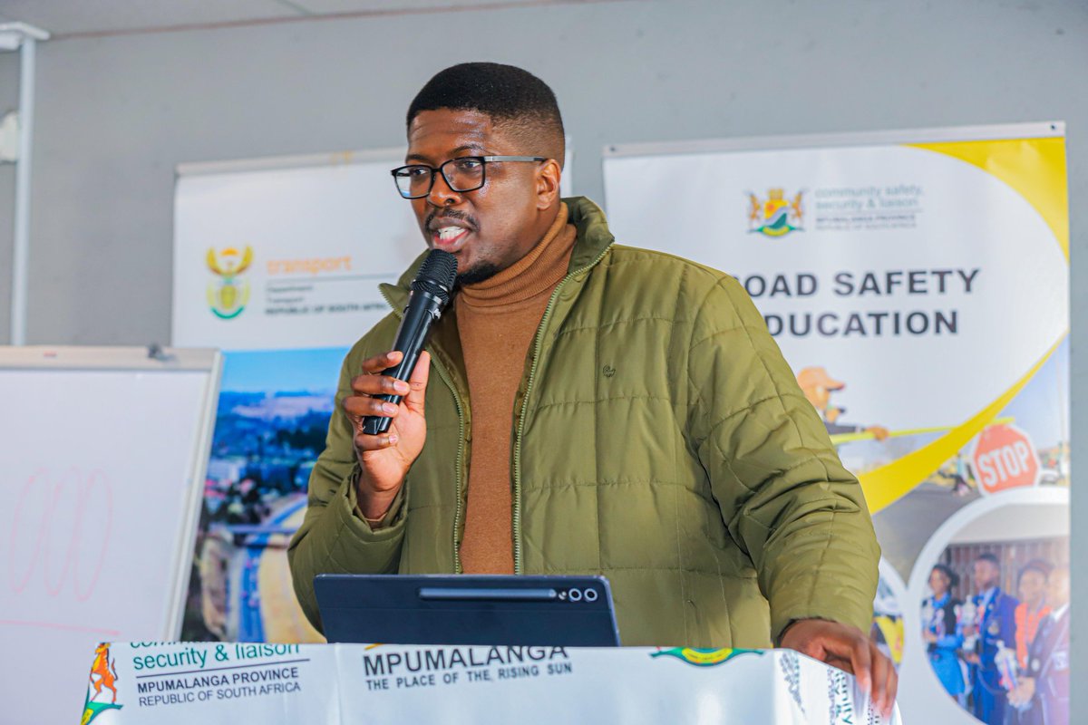 MPUMALANGA CONSULTATIONS 
FOR ROAD SAFETY STRATEGY REVIEW

The Deputy Minister of Transport, Mkhuleko Hlengwa delivering an opening address at the Mpumalanga Consultants for Road Safety Strategy review 

#RoadSafety