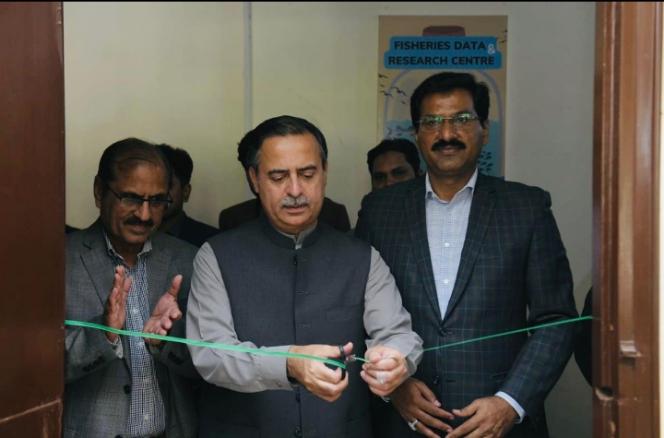 MFDPakistan's tweet photo. Federal Minister for Maritime Affairs, Junaid Anwar Chaudhry, inaugurated the Fishing Data &amp; Research Center (FDRC). A major step towards modern, data-driven fisheries management under MoMA. Congrats to all involved! 🇵🇰🐟

#FDRC #MoMA #BlueEconomy #Fisheries #PakistanMaritime https://t.co/VvTve3EtiA
