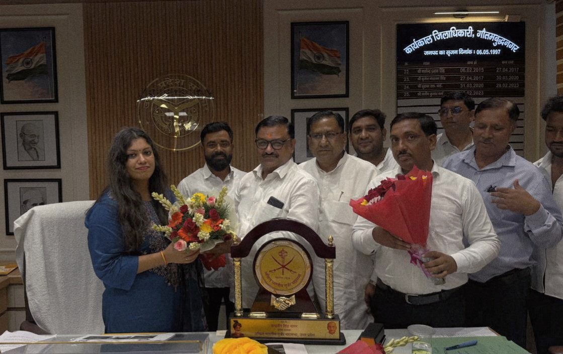 जिला गौतम बुद्ध नगर की प्रथम महिला जिलाधिकारी
प्रसिद्ध नौकरशाही परिवार से  जनता के प्रति कर्तव्यनिष्ठ, व्यवहार कुशल  आईएएस (IAS) श्रीमती <a href="/MedhaRoopam/">Medha Roopam</a>  मेधा रूपम जी को <a href="/dmgbnagar/">DM G.B. Nagar/NOIDA</a> जिला  का #DM बनने पर बधाई देते हुए उनके उज्जवल भविष्य की शुभकामना दी  जी