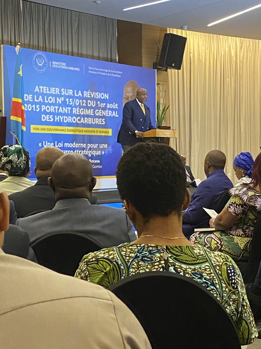 …Dix ans après sa promulgation, la Loi n°15/012 du 1er août 2015 portant régime
général des hydrocarbures en RDC a montré ses
limites. Elle nécessite aujourd’hui d’être relue, interrogée, et adaptée à un monde en
pleine mutation …extrait du discours du Ministre Aimé SAKOMBI.