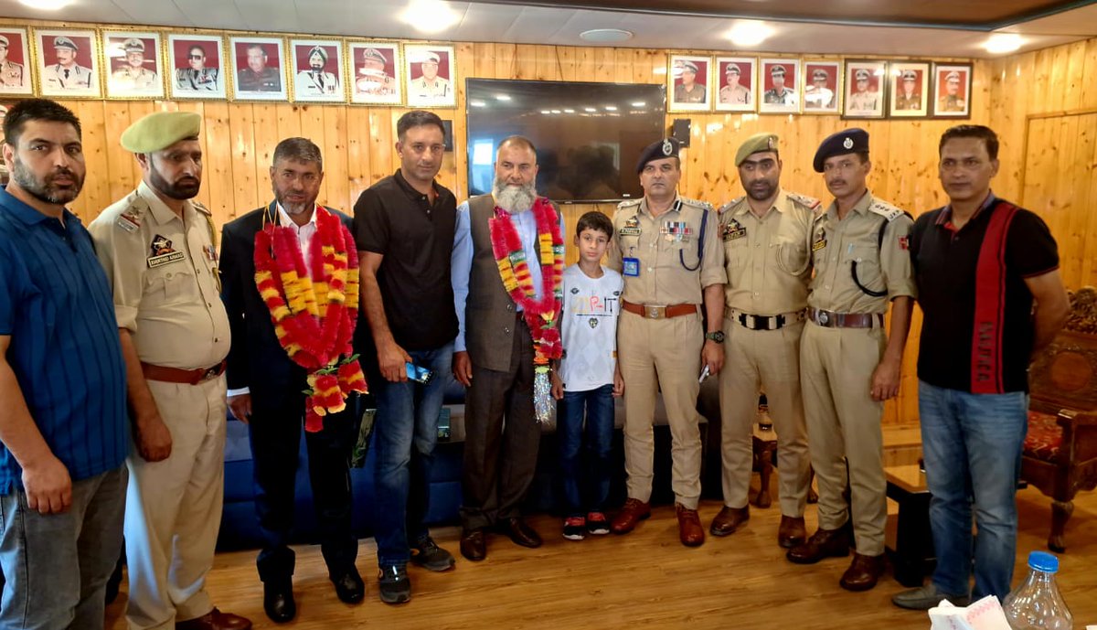 Ganderbal Police (@gbl_police) on Twitter photo #GanderbalPolice accorded a warm send-off to 02 Officers on their retirement at DPL Ganderbal. Upon attaining the age of superannuation, both the officers were bid farewell by SSP Ganderbal Shri Khalil Ahmad Poswal (JKPS) and other senior Police Officers.
<a href="/JmuKmrPolice/">J&K Police</a> #GanderbalPolice accorded a warm send-off to 02 Officers on their retirement at DPL Ganderbal. Upon attaining the age of superannuation, both the officers were bid farewell by SSP Ganderbal Shri Khalil Ahmad Poswal (JKPS) and other senior Police Officers.
<a href="/JmuKmrPolice/">J&K Police</a>