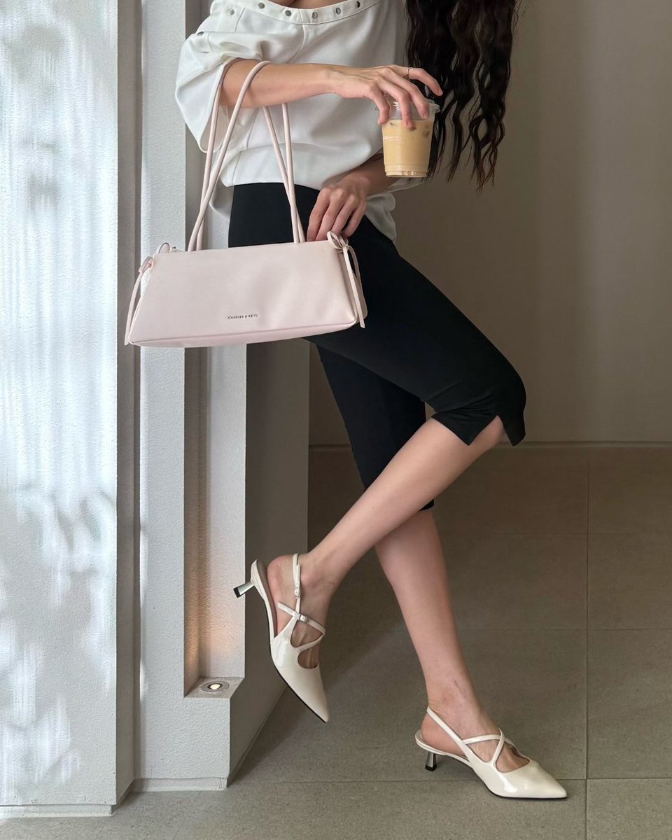 Hazel バッグでカジュアルなデイリールックを華やかに