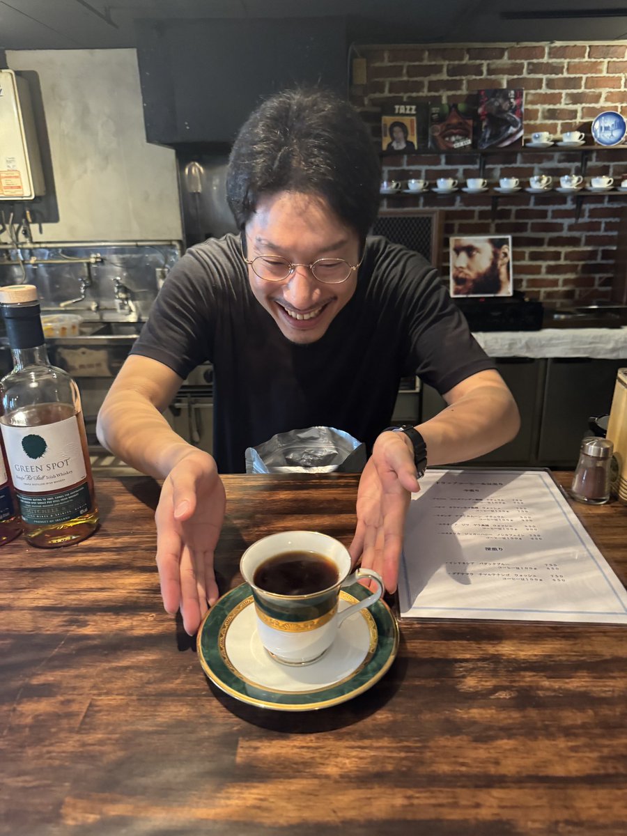 テツのコーヒーは日本一！

共に鹿を獲った仲であり、渓流釣りの師匠であり、山中でも最高の一杯を淹れてくれる。
永年の夢を叶え、遂に札幌中央区、南10西12に自分の店を開いた。

テツおめでとう！
大きく羽ばたいてね！
また行くからなー

#coffeeshopsansui #札幌喫茶店 #コーヒーショップ山水