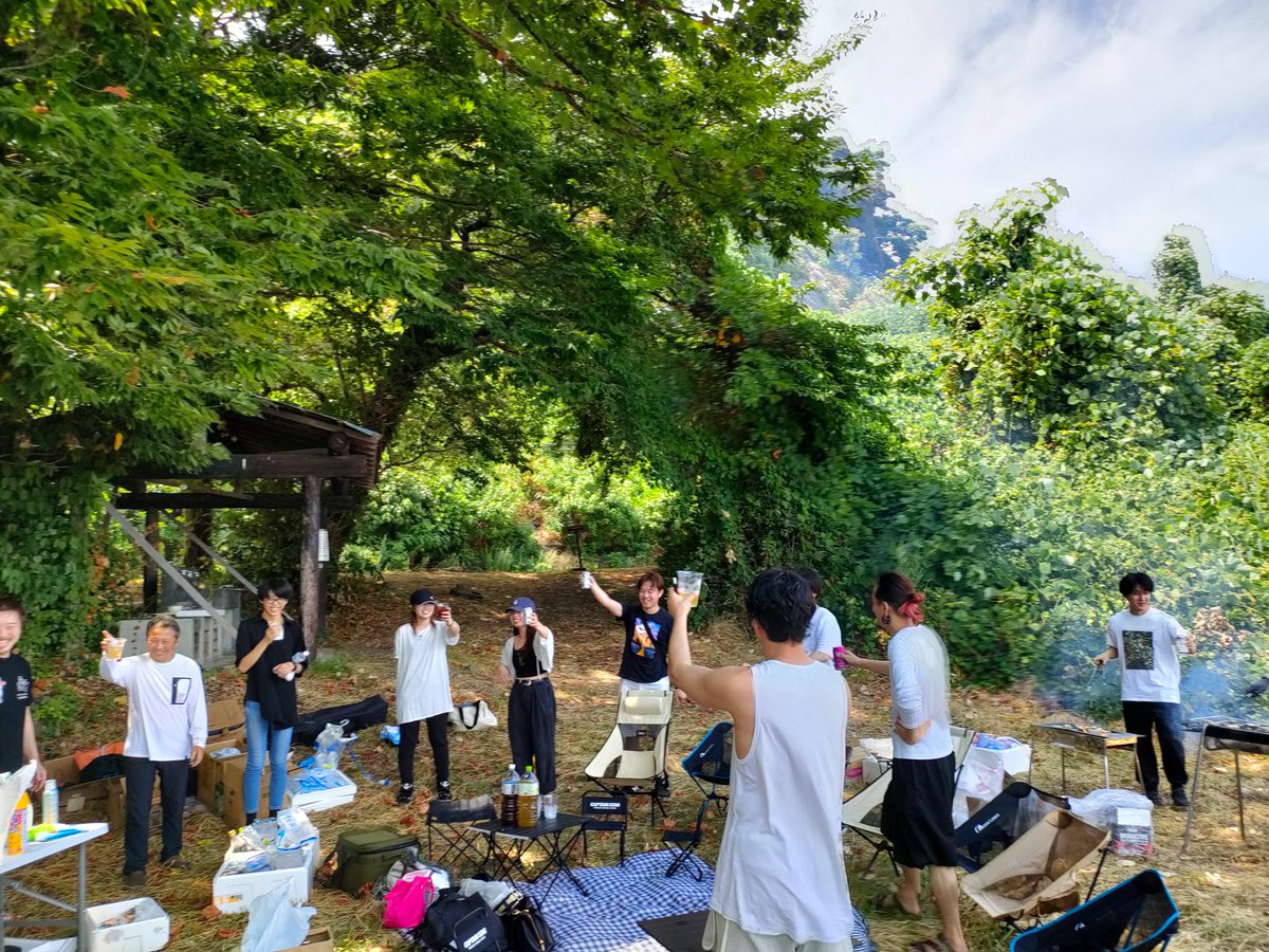 prum_sado's tweet photo. 先日、東京本社メンバーが来島し、一緒に交流会やお仕事をおこないました✨

交流会では、BBQをおこなったり、竹を切るところから流しそうめんを作ったり🎋
普段なかなか会えないメンバーとオフラインで交流することで、お互い刺激になりとても良い機会でした😊☀️

#佐渡島 #IT企業 #エンジニア https://t.co/HoVZD6tiaG