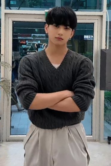 HORI7ON’s Marcus looks handsome as he debuts a fresh hairstyle in a new visuals.