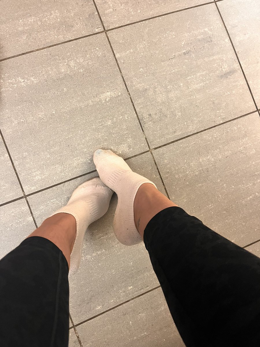ChloeMPanties's tweet photo. Worn gym socks up for grabs 
Really worked up a sweat in these 💦 
DM if interested 🔥 https://t.co/Ydk4wu0AcK