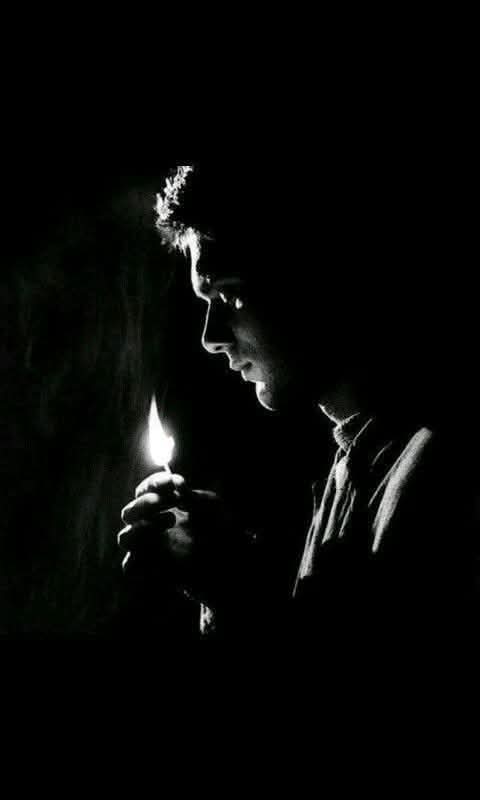 #PAK_PG
ڈر ہے کوئی چرا نہ لے مجھ سے کبھی مجھے
پہرے لگا رہا ہوں میں اپنے وجود پر