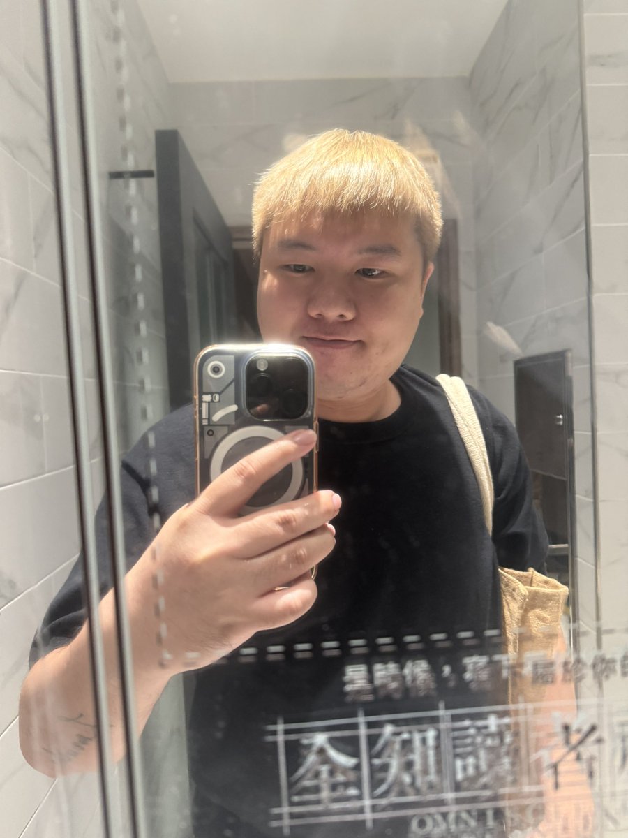 k6tu184's tweet photo. 染頭毛 https://t.co/zNpcALmEYY