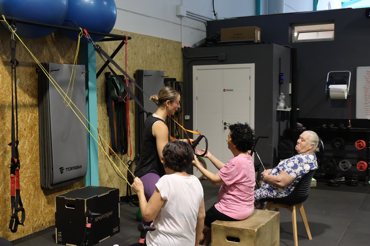 🧓 Una treintena de mayores se mantiene en forma en las instalaciones de Quirofit

👉 <a href="/josemariaromang/">José María Román, Chiclana</a> visita este gimnasio ubicado en el polígono Pelagatos y que dirige Daniel Guerrero

📌 Toda la información aquí ⬇️
chiclana.es/noticias/detal…