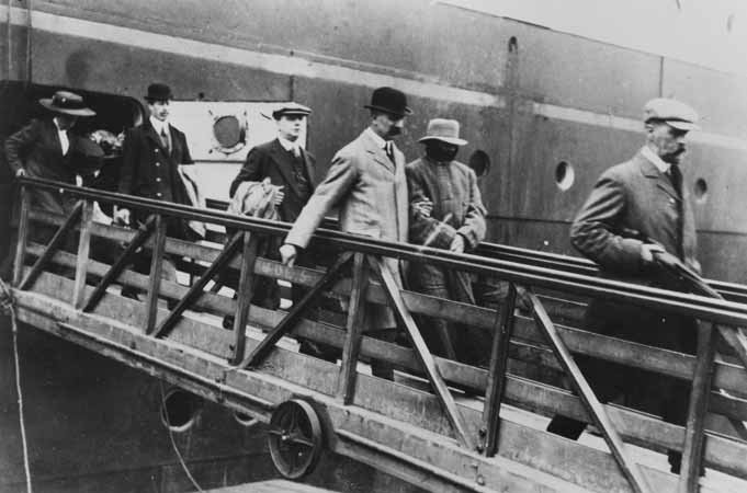 MPSHeritage's tweet photo. #OnThisDay 115 years ago Ch Insp Walter Dew boarded the SS Montrose on its arrival in Canada & arrested the suspected murderer of Cora Crippen, the first-ever arrest thanks to a wireless message. #CM150 #OnThisDayInHistory #OTD #truecrime https://t.co/URtUklJUQ6