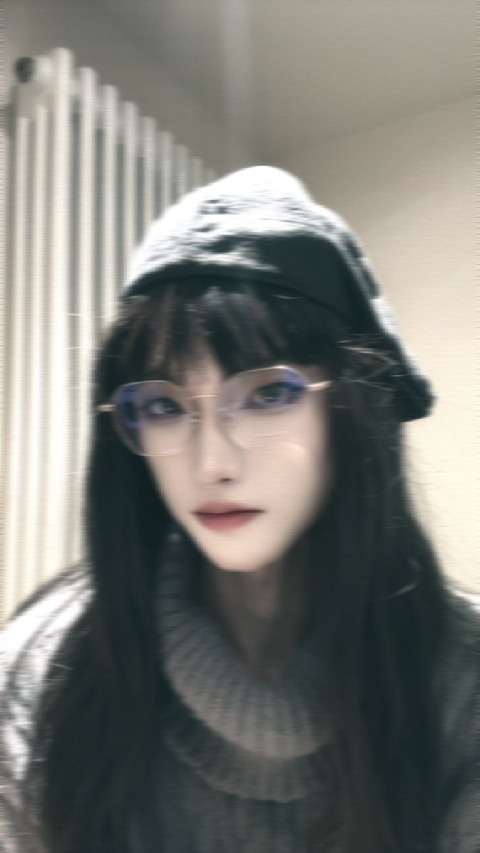 把以前拍的大头怼脸照清一清
#ts #伪娘 #cd #crossdresser #男の娘 #偽娘 #femboy