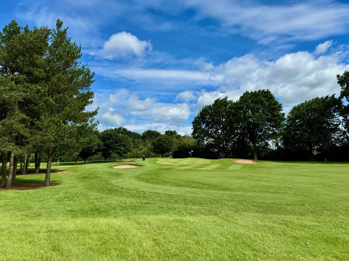 Did you know that visitors can play our wonderful golf course on a weekend after 12pm? If you want to join us for a round of golf book your next tee time easily online: bit.ly/VisitorsNGC ⛳
