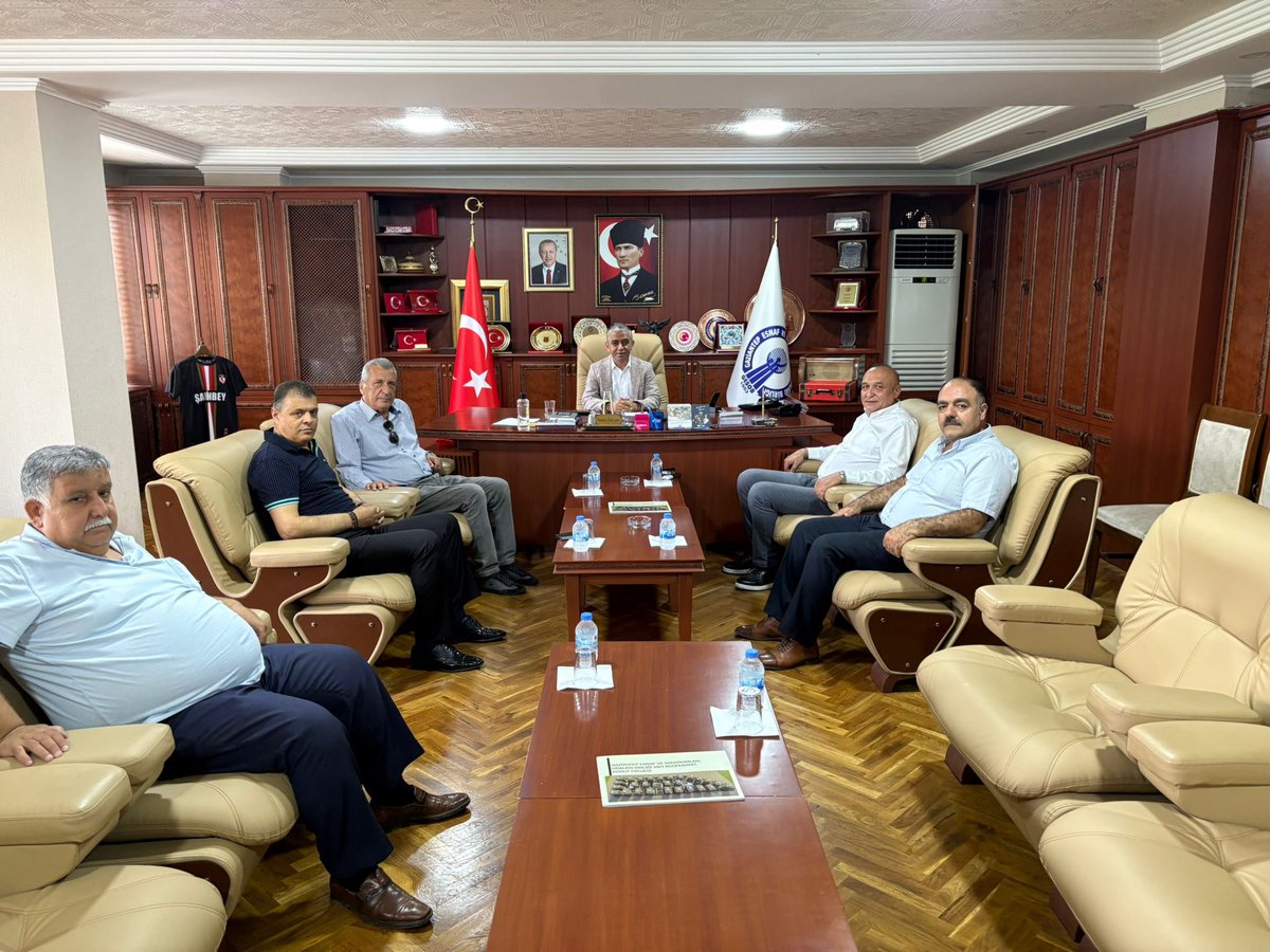CHP Gaziantep Milletvekillerimiz  Hasan Öztürkmen ve  Melih Meriç’i, yönetim kurulu üyelerimiz Hasan Karaoğlan, Hüseyin Yaz, Emin Özlü ve Ramazan Balcı ile birlikte misafir ederek esnaflarımızın sorunlarını konuştuk.

Nazik ziyaretleri  için vekillerimize teşekkür ediyorum.